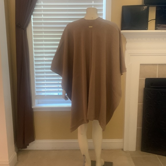 NWT Ralph Lauren women's one size poncho wrap Camel knit w gold specs msrp $110 - Picture 4 of 9